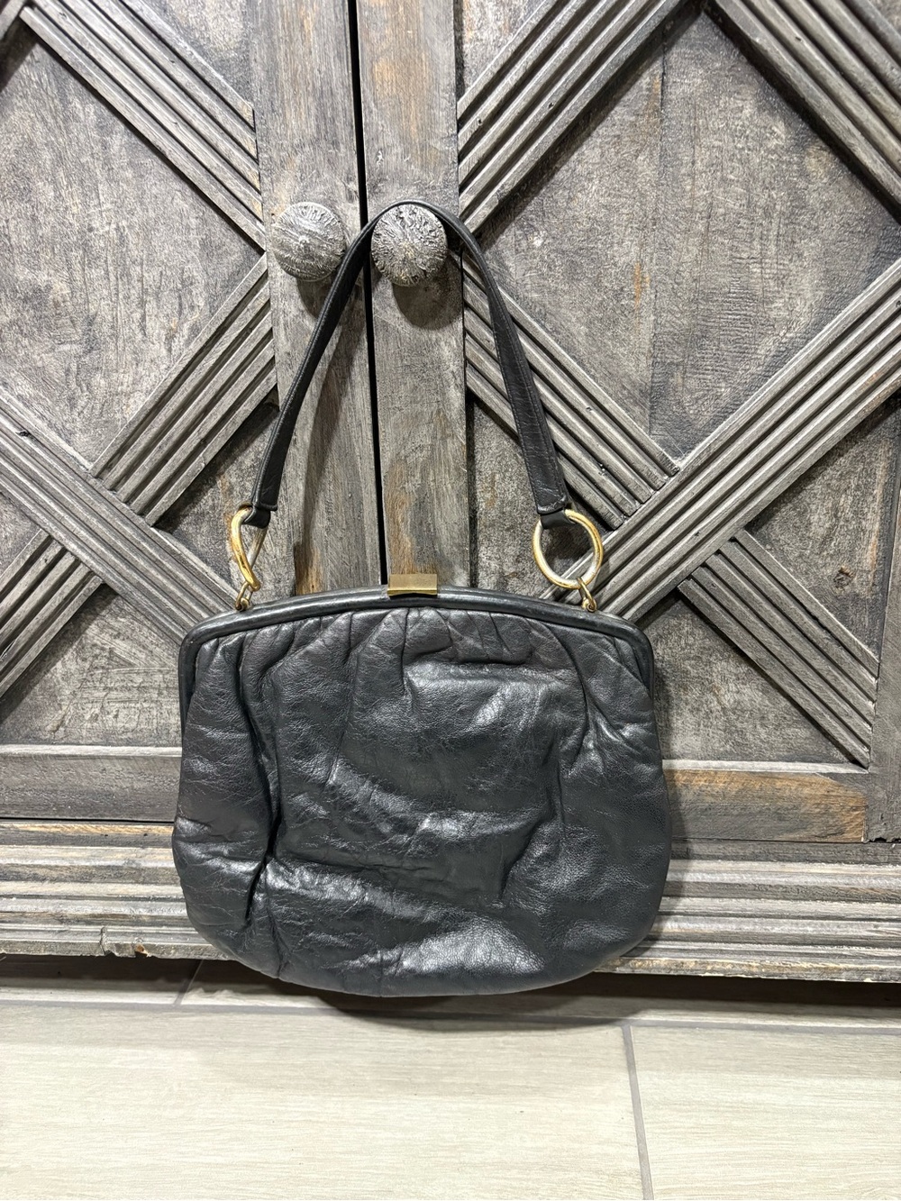 Nice vintage leather, , black purse

Beautiful piece